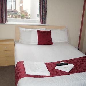 Zimmer mit Kingsize-Bett